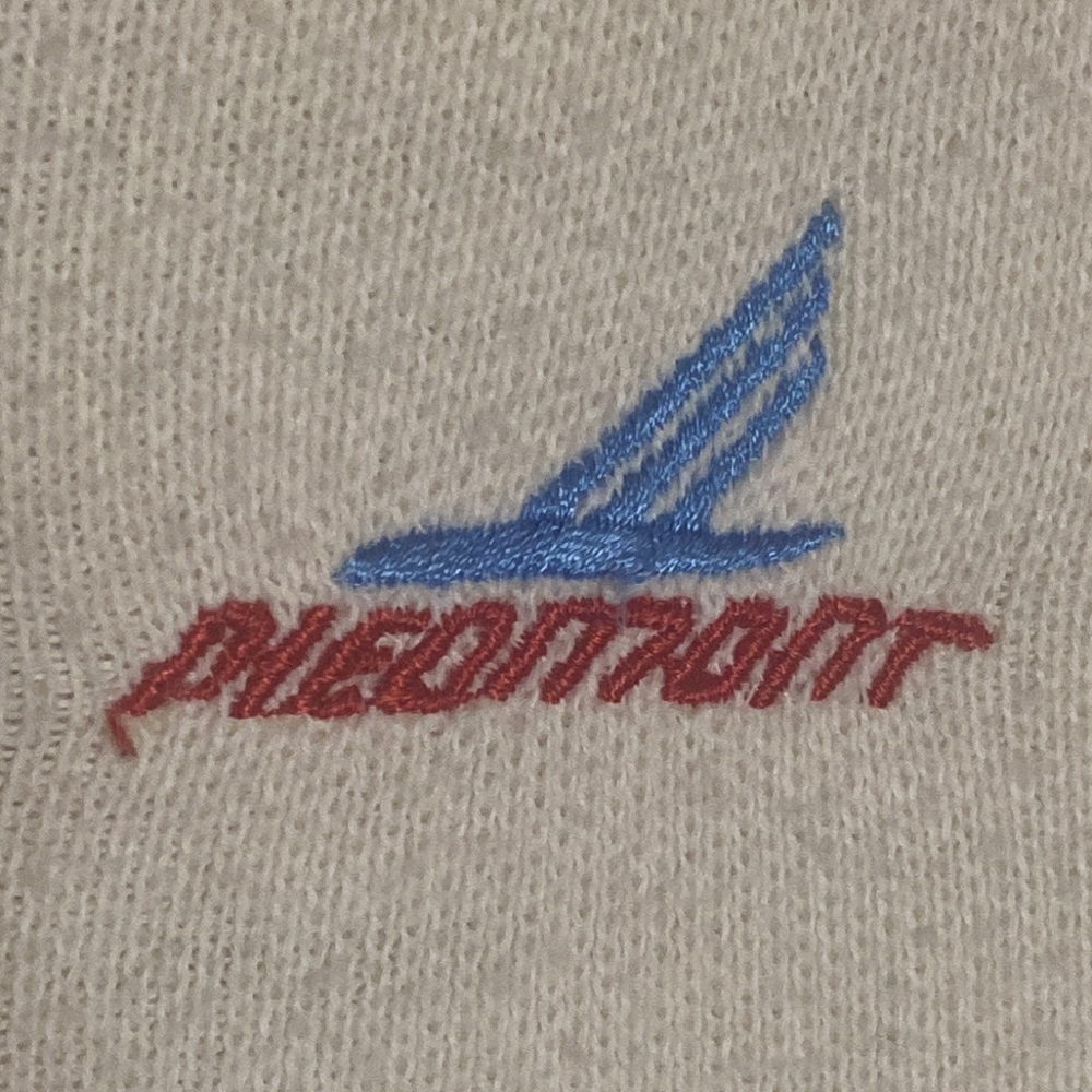 Vintage 80s Piedmont Airlines v neck sweater size medium white embroidered USA - Picture 2 of 5